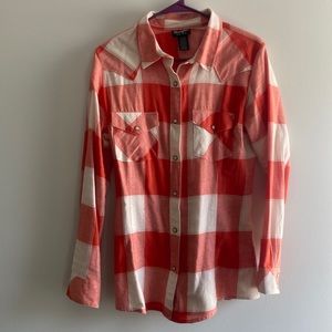 M- Wrangler Retro Button Down Shirt
